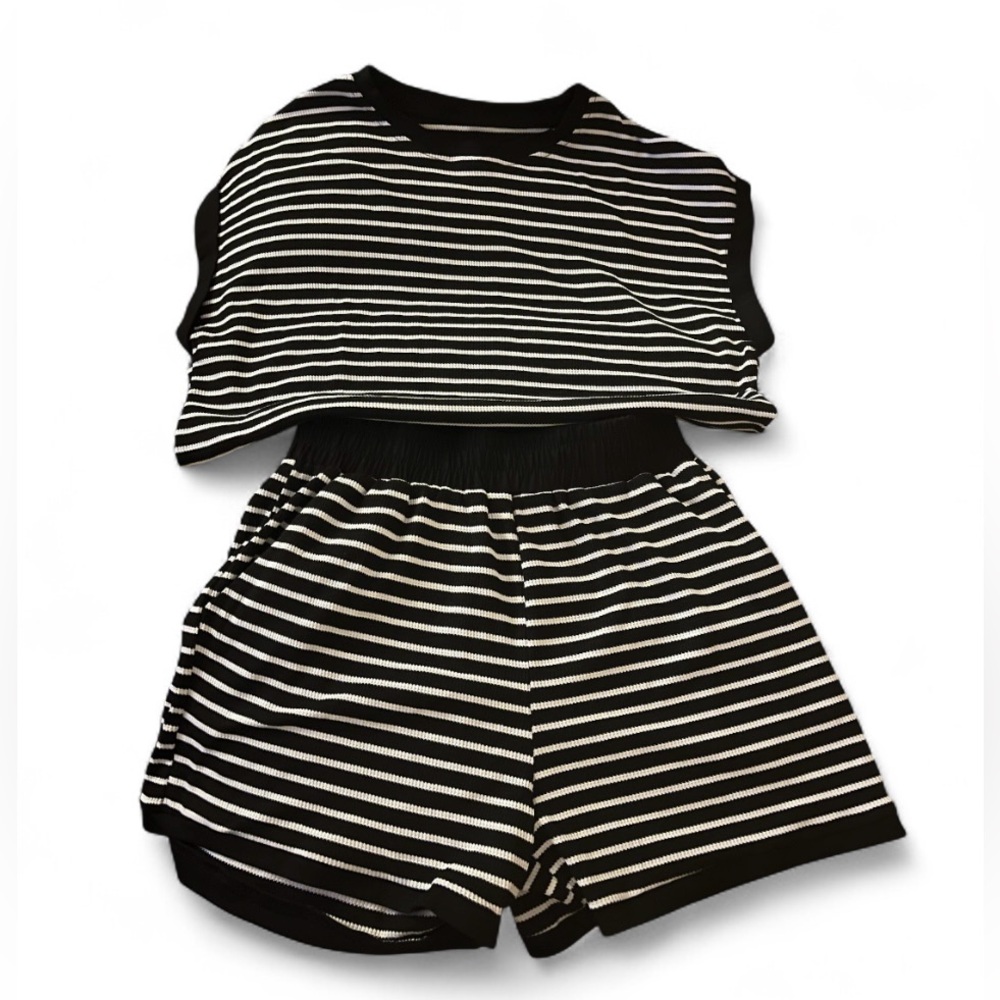 BLACK AND WHITE STRIPE SHORT SET